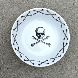 Skull & crossbones serving dish - black and white